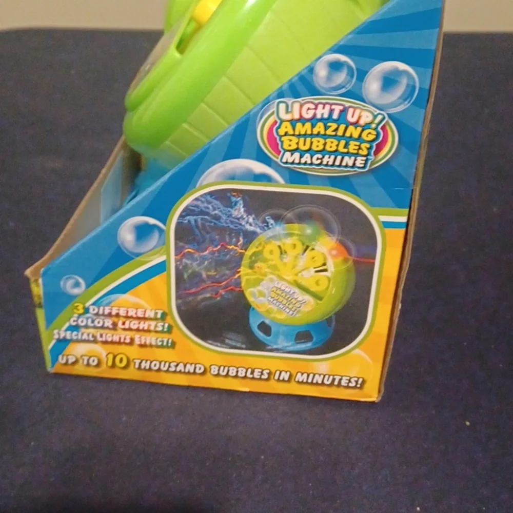 Amazing Bubbles Machine - Picture 3 of 3